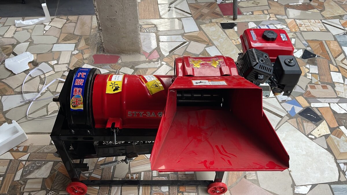 CORN THRESHING MACHINE