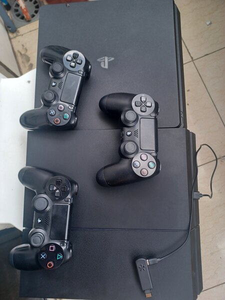 Ps4 fat et ps4 slim craque