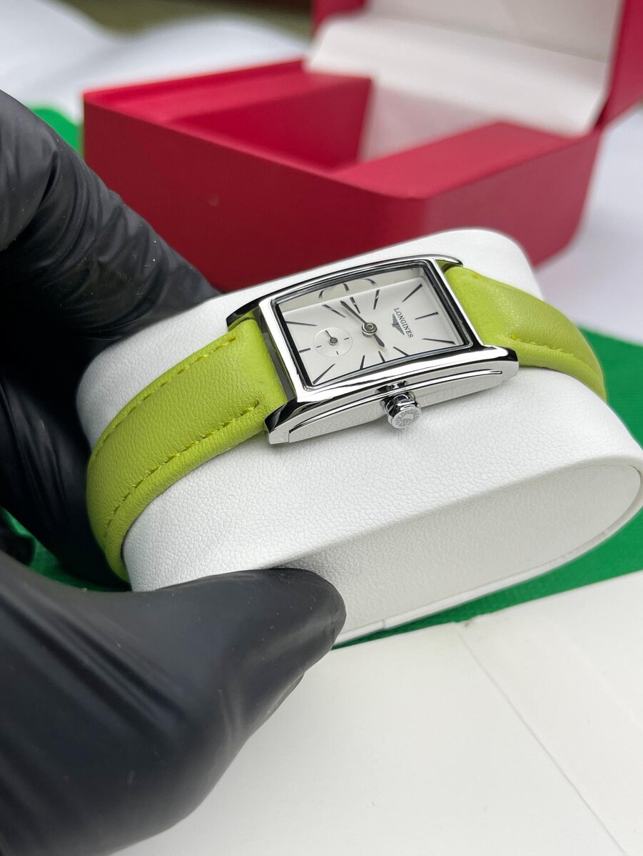 Montre élégante en cuir