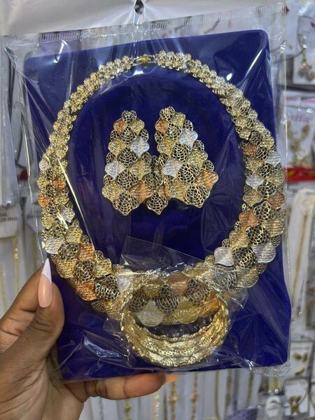 Bague et Bracelet Dorés Éclatants