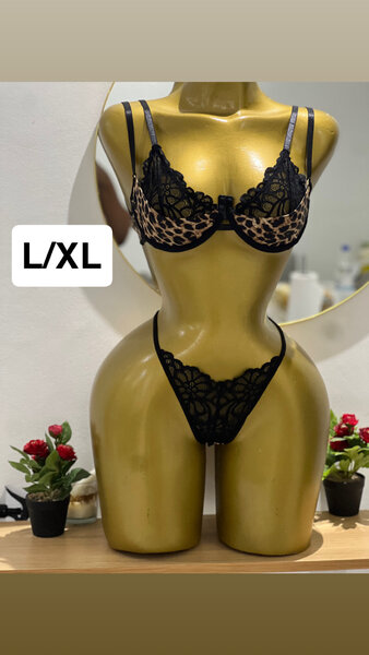 Robe courte découpée sexy