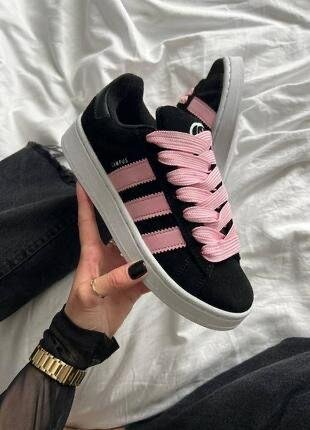 Baskets noires et roses tendance