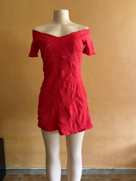 Robe Rouge Épaules Dénudées