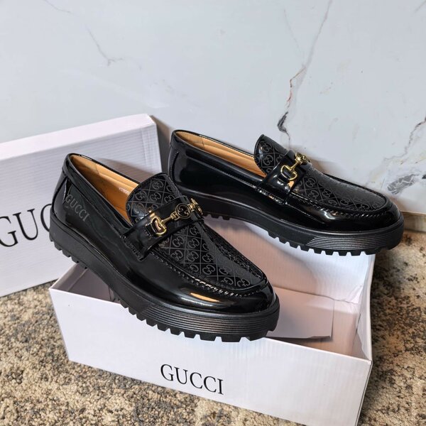 Mocassins en cuir verni