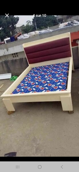 Lit en bois moderne