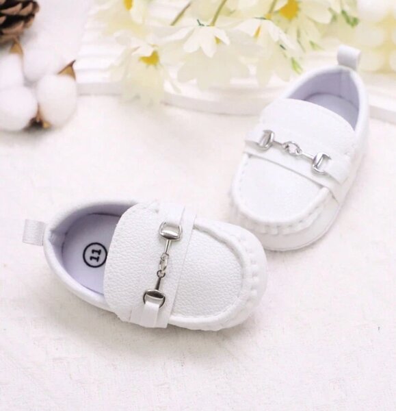 Antislip baby shoes. 12-18M