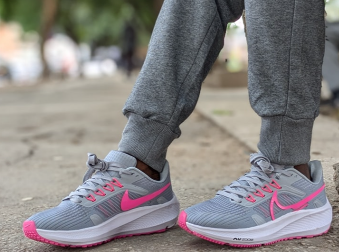 NIKE WOMENS AIR ZOOM PEGASUS SNEAKERS