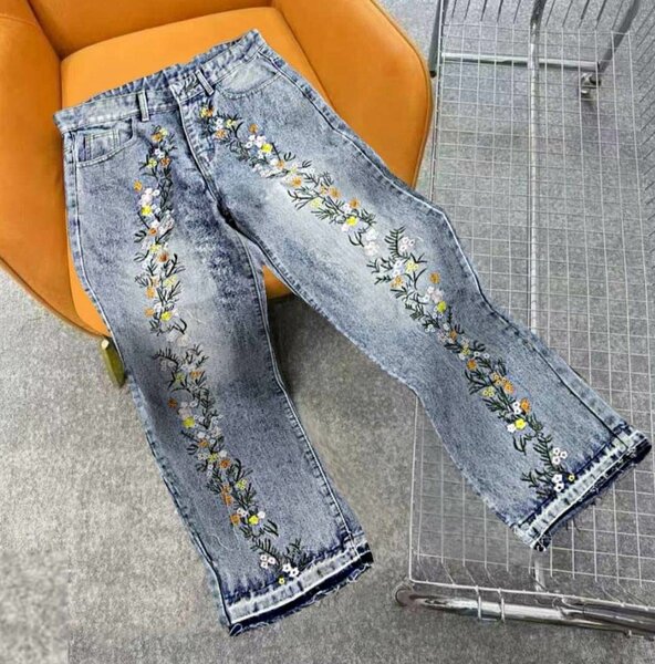 Jeans brodés floraux