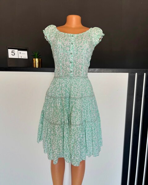  women's beautiful dress 