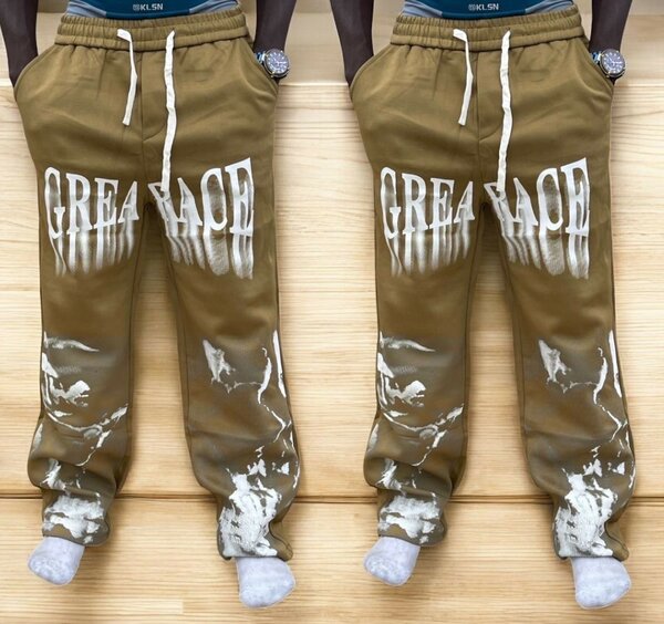 Jogging marron style graffiti