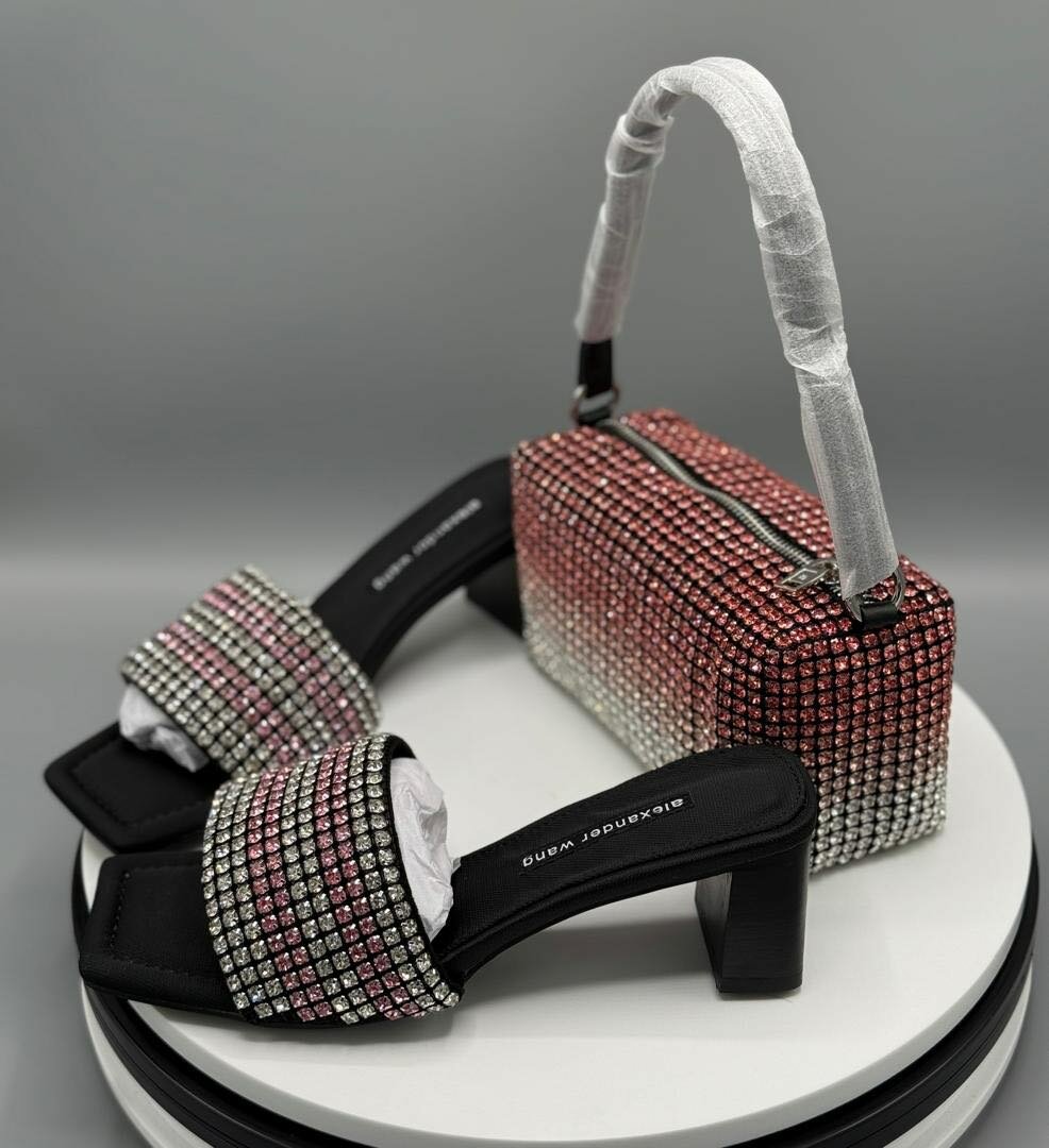 Ladies stock slippers