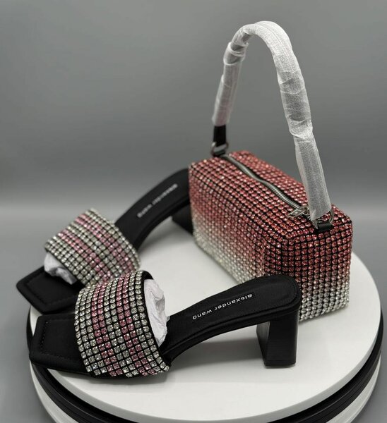 Ladies stock slippers