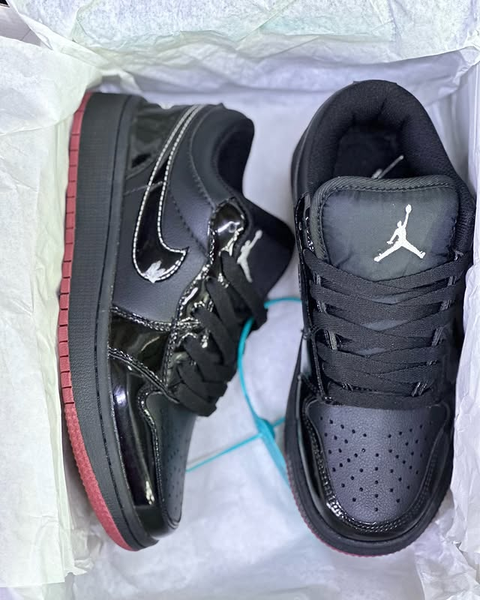 Кроссовки черные