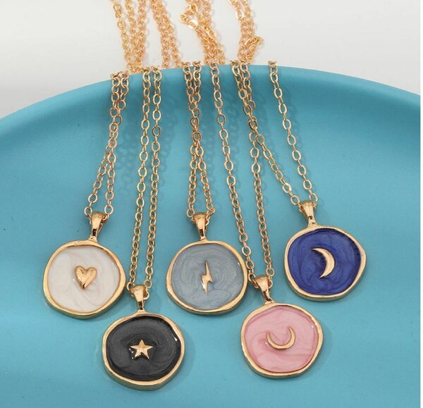 Pendentif Médaillon en céramique doré