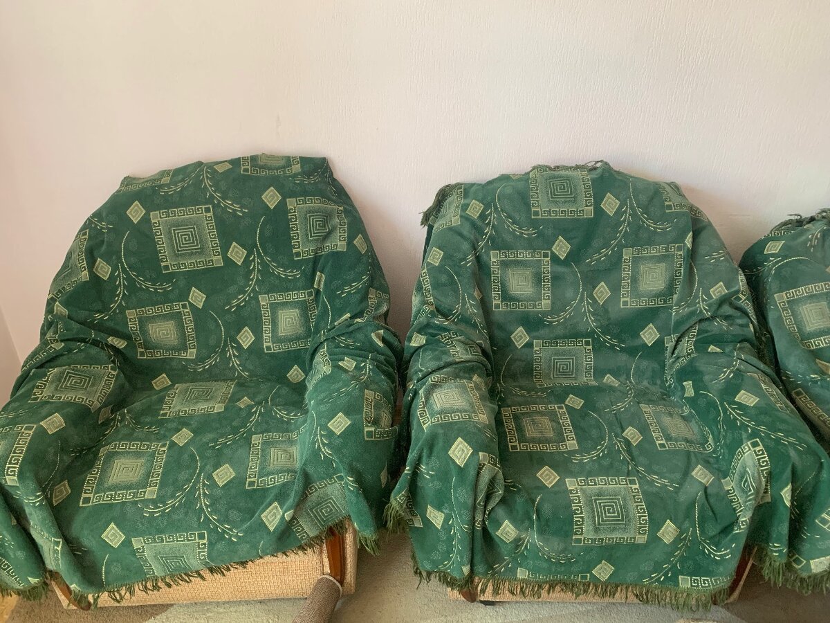 Диван и два кресла