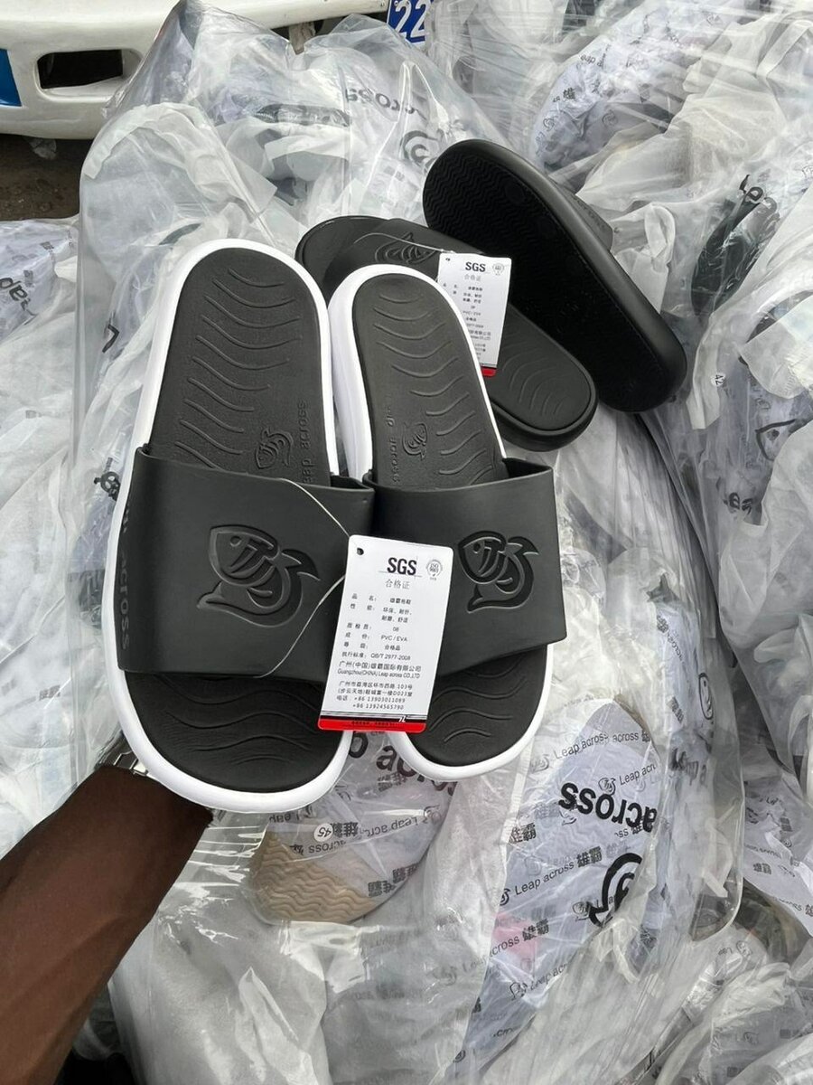 Claquettes de bain confortables