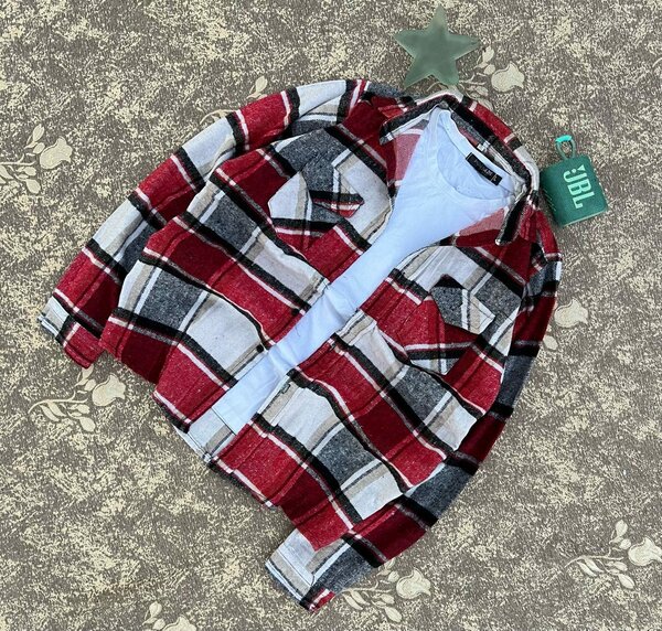 Stylish men's shirt with long sleeves