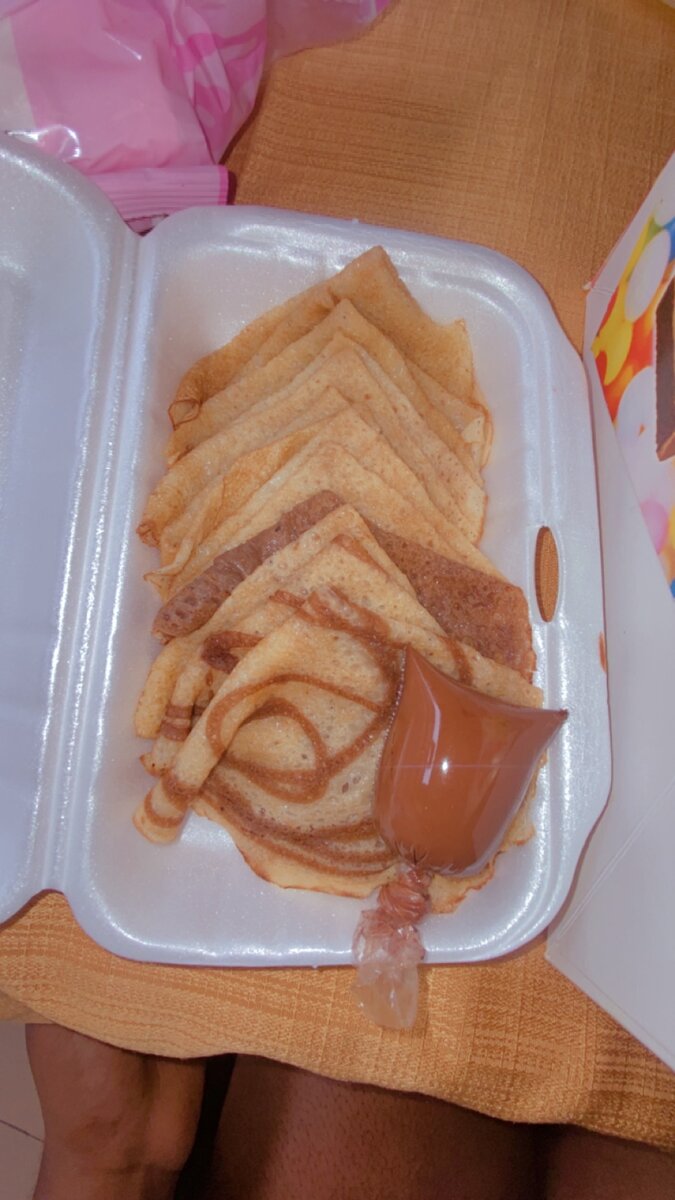 La moyenne  boxe de crêpes au Nutella