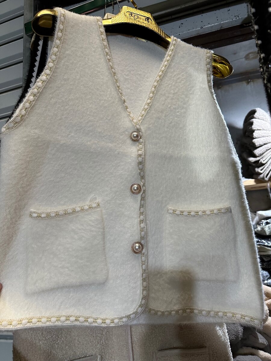 Безрукавки из теплого материала