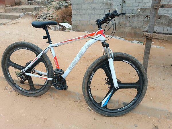 Vélo VTT tout-terrain robuste