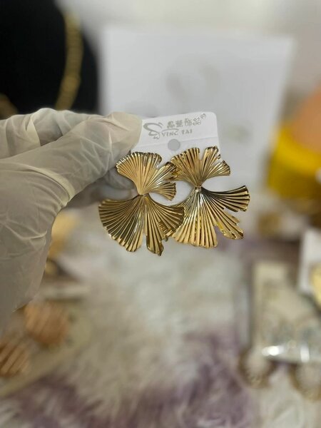 Boucles d'oreilles dorées tendance
