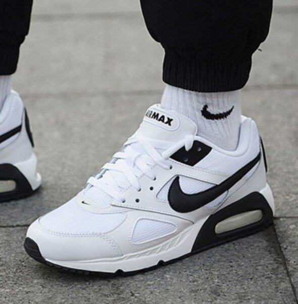 Basket Nike Air Max Blanc et Noir