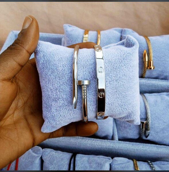 Bracelets en acier inoxydable pour femmes