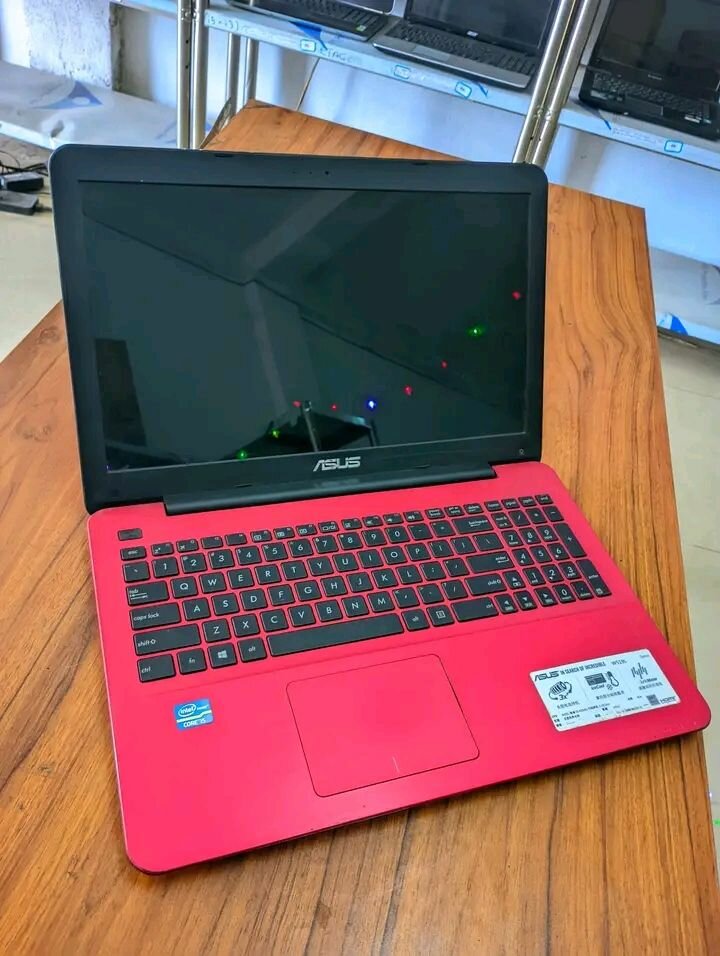 PC Portable ASUS Rouge Élégant