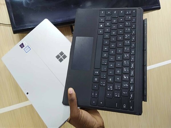 Surface pro 5 128gb/8 i5