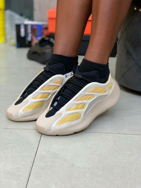 Yeezy 700 V3