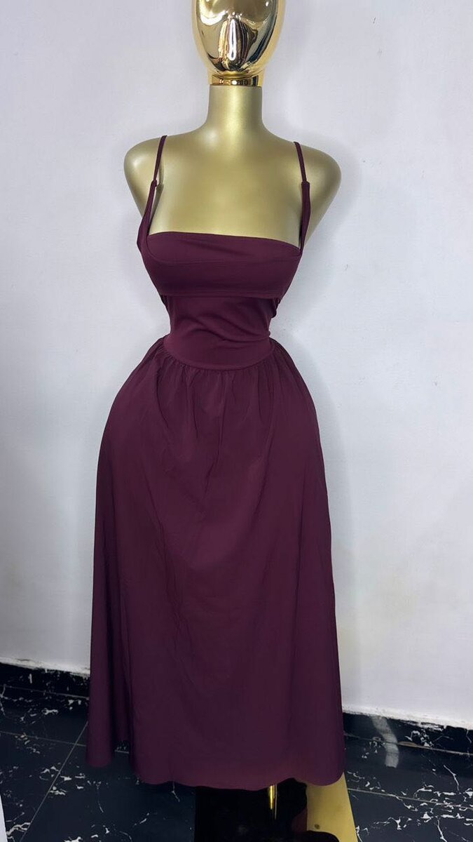 Robe élégante bordeaux