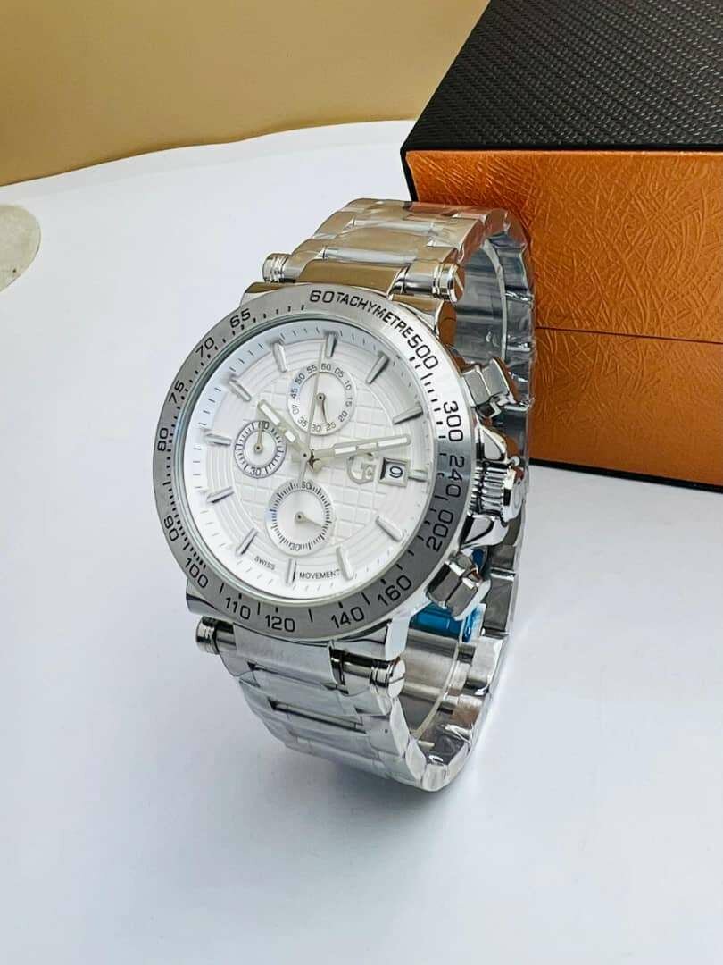 Montre de luxe disponible