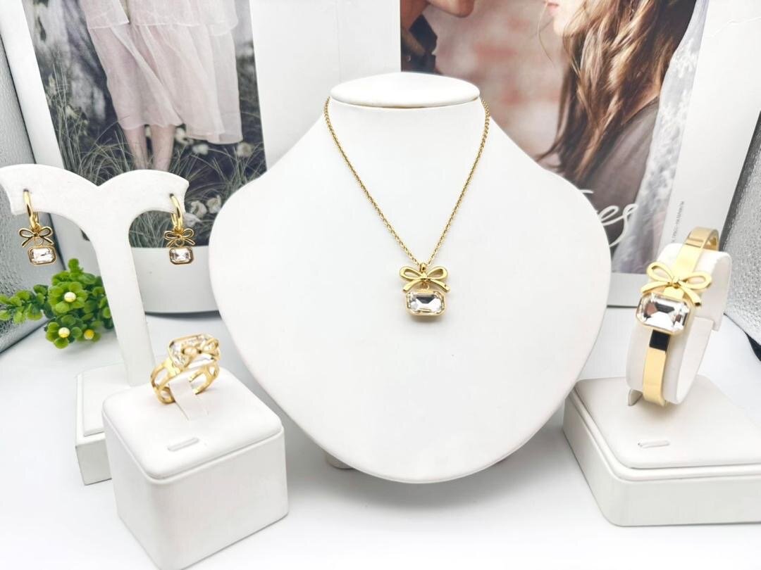 Parure élégante dorée