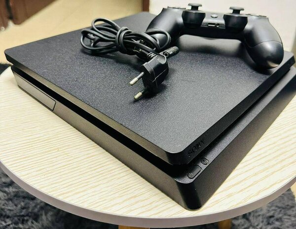 PS4 slim / standard