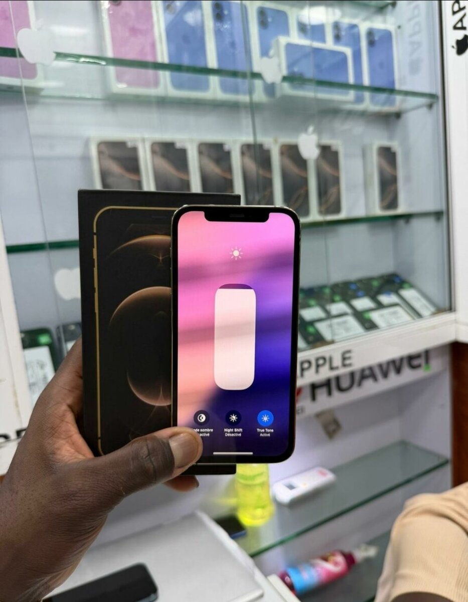 iPhone 12 Pro Max doré