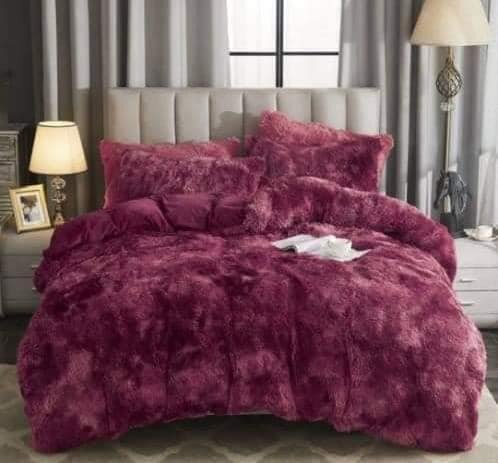 Botswana flaffy duvets king size. 5 pieces burgundy