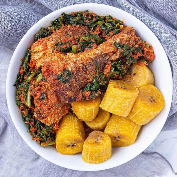 Plat Africain Poisson et Bananes