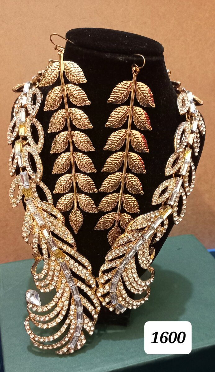 Necklace set diamond cut stones full lush