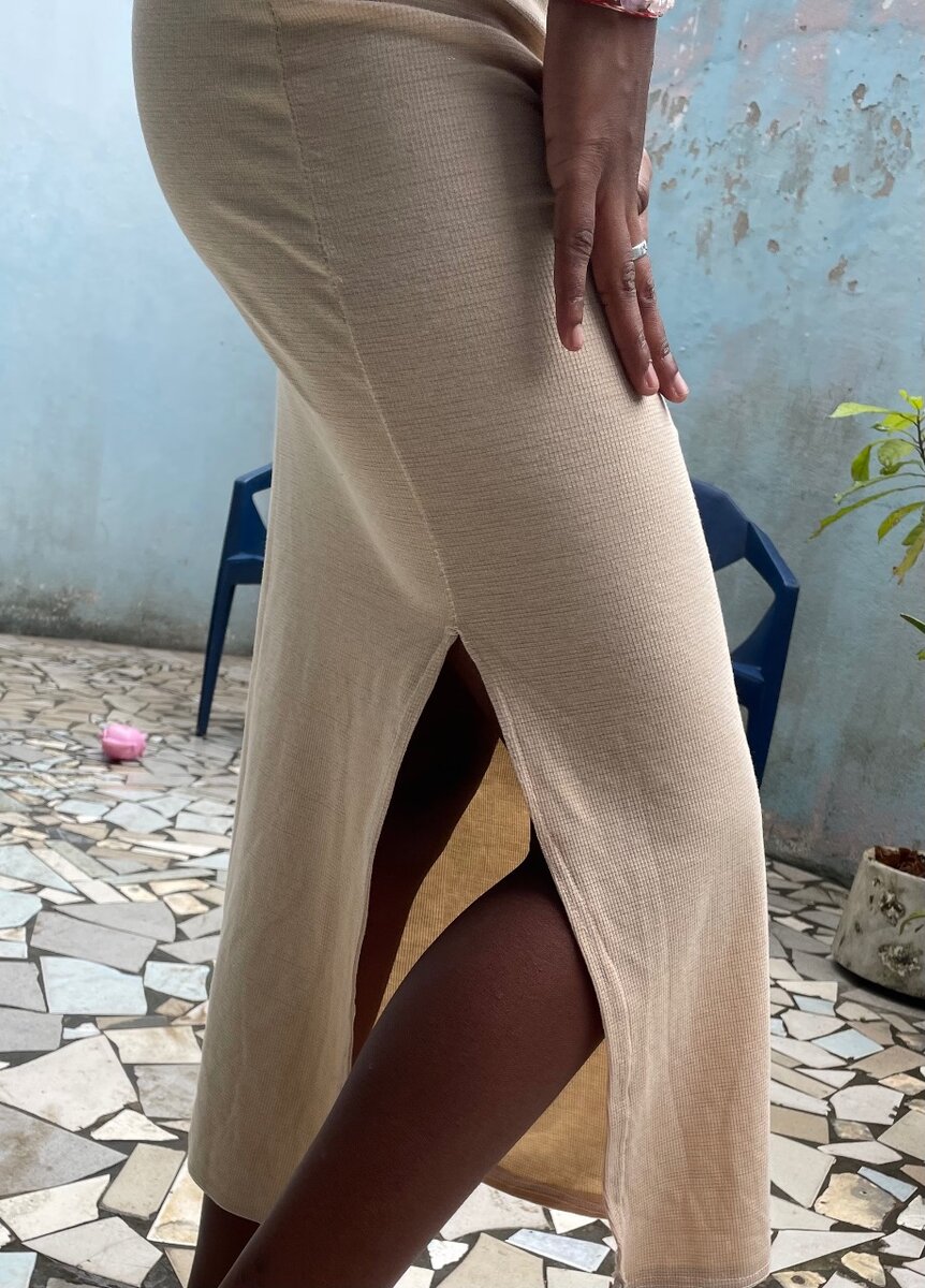 Longue robe avec légère fente