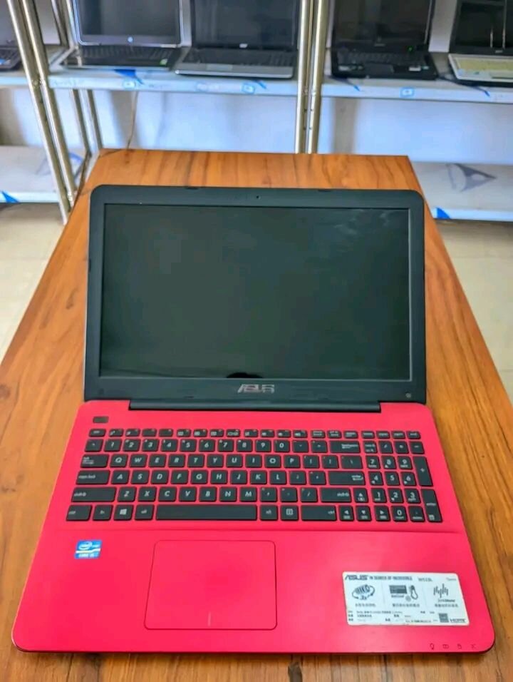 PC Portable ASUS Rouge Élégant