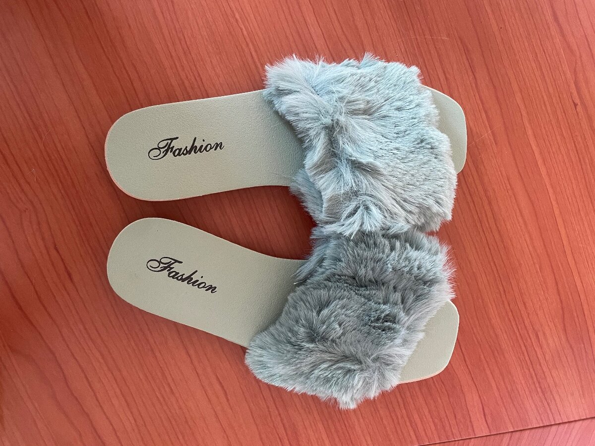Ladies fluffy slippers