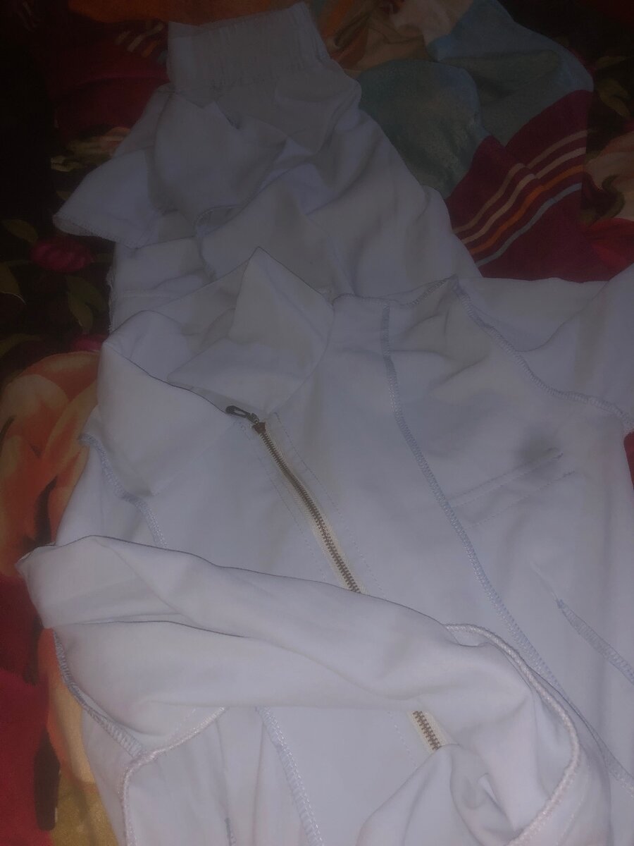 Veste blanche élégante zippée