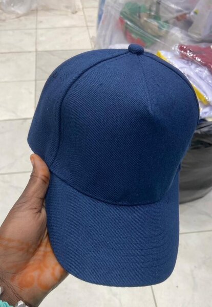 Casquette bleue classique