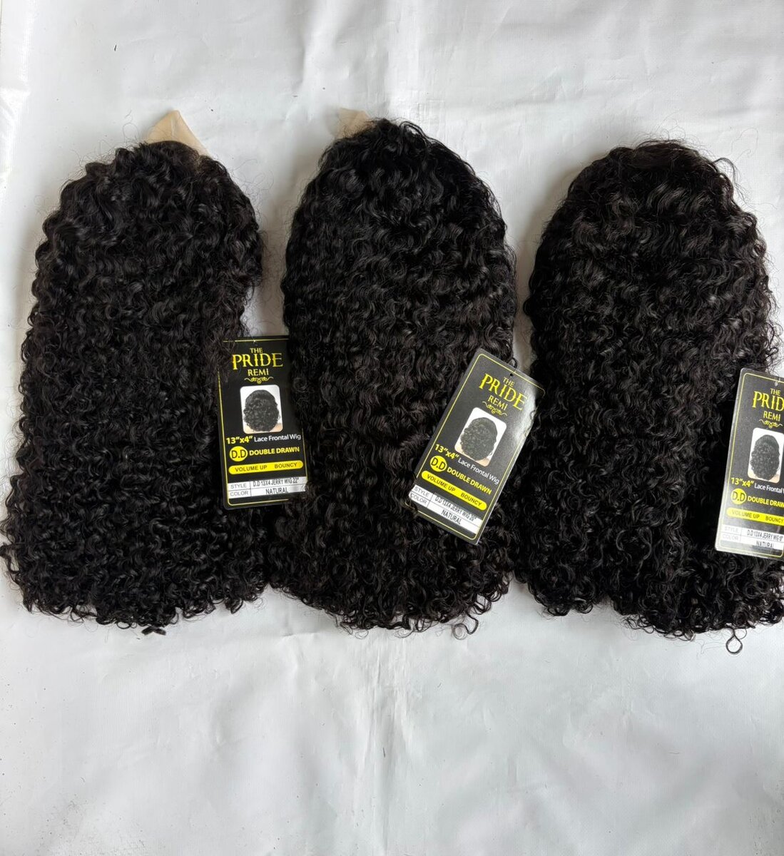 Perruques bouclées synthétiques