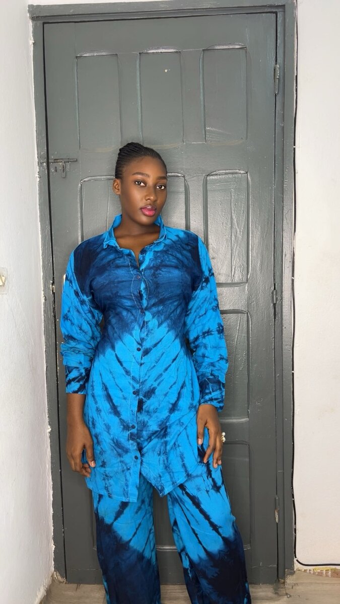 Tenue élégante colorée femme