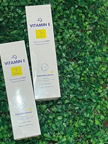 Mousse Nettoyante Vitamine E