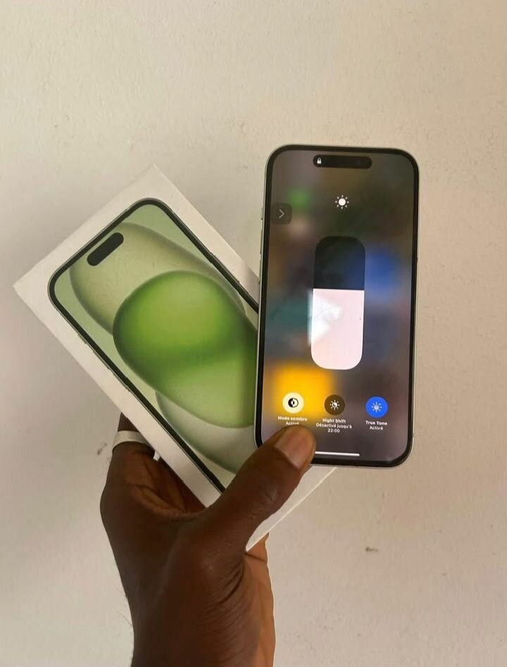iPhone 15 Vert Neuf