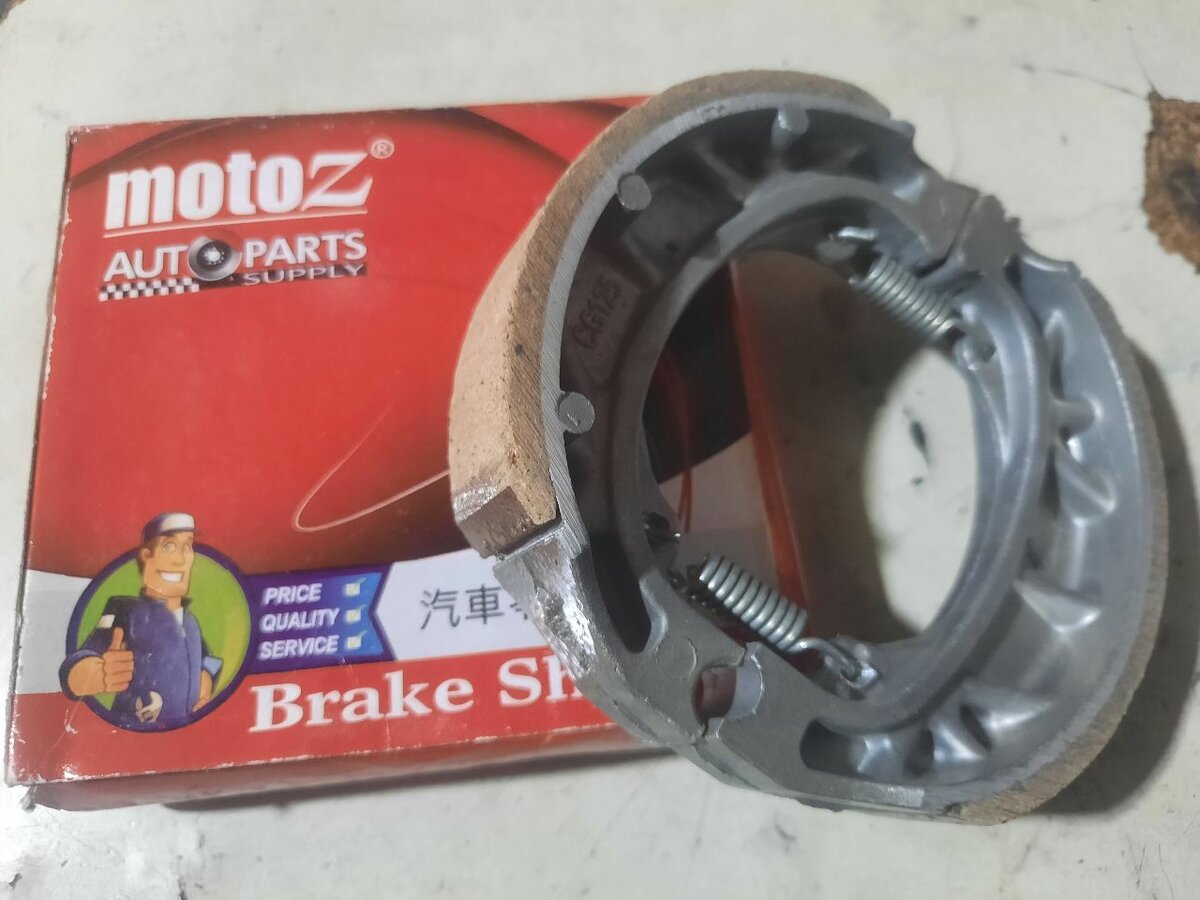Wheel brake shoe for 70 cc