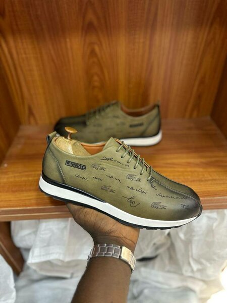 Chaussures Lacoste élégantes