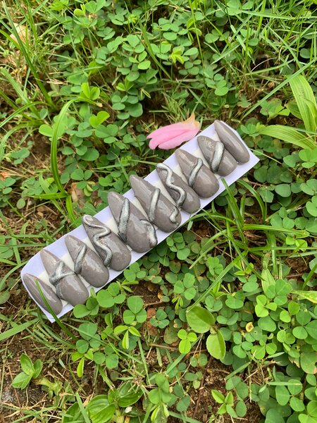 Faux Ongles Gris Élégants